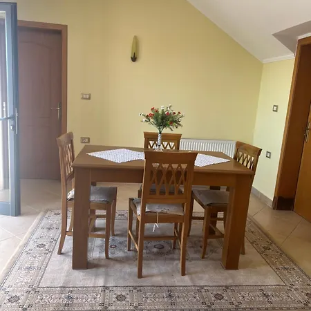 Flower Terrace Apartment *